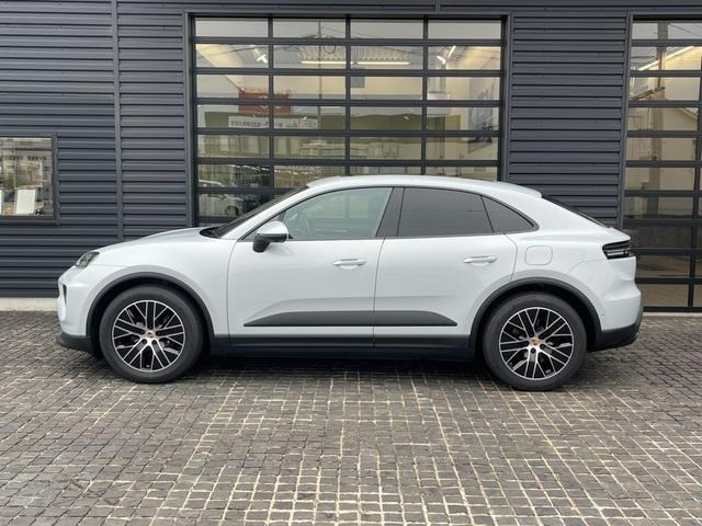 PORSCHE MACAN ELECTRIC MACAN SUNROOF