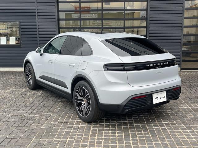PORSCHE MACAN ELECTRIC MACAN SUNROOF