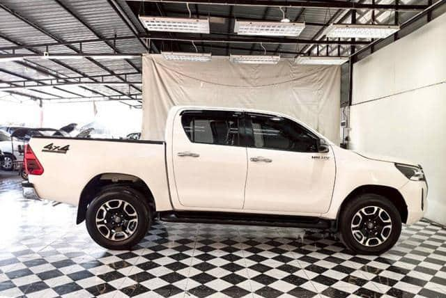 TOYOTA HILUX 2.4 E REVO DOUBLE CAB